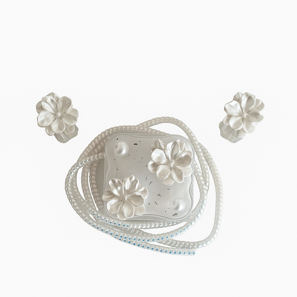 🌸 Dekorativní kryt na nabíječku – “Perleťový květ”