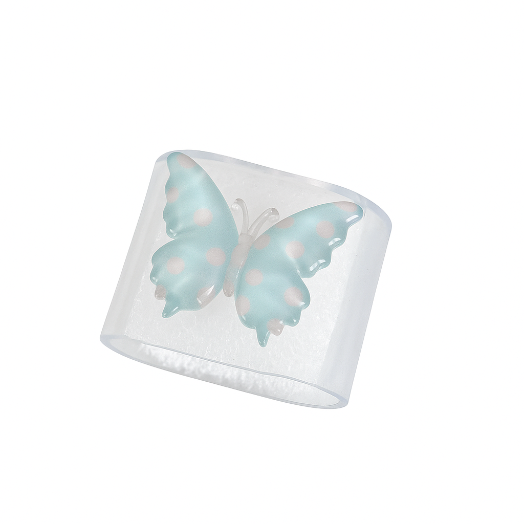 🦋 Dekorativní kryt na nabíječku – “Ledový motýl”